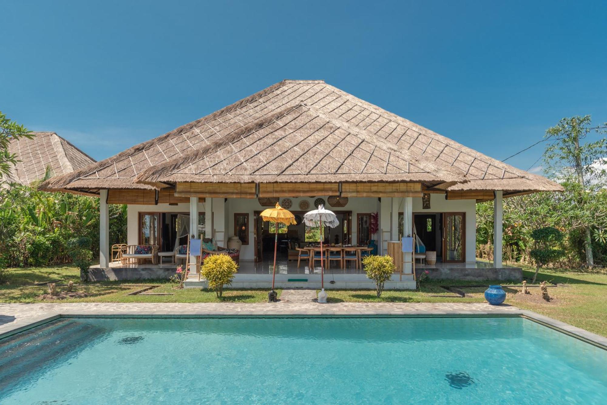 Absolute Beach Front Villa Umeanyar Extérieur photo